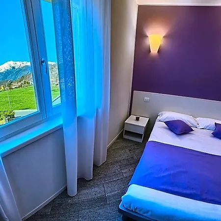 راينبو هوليداي ليك كومو 4*